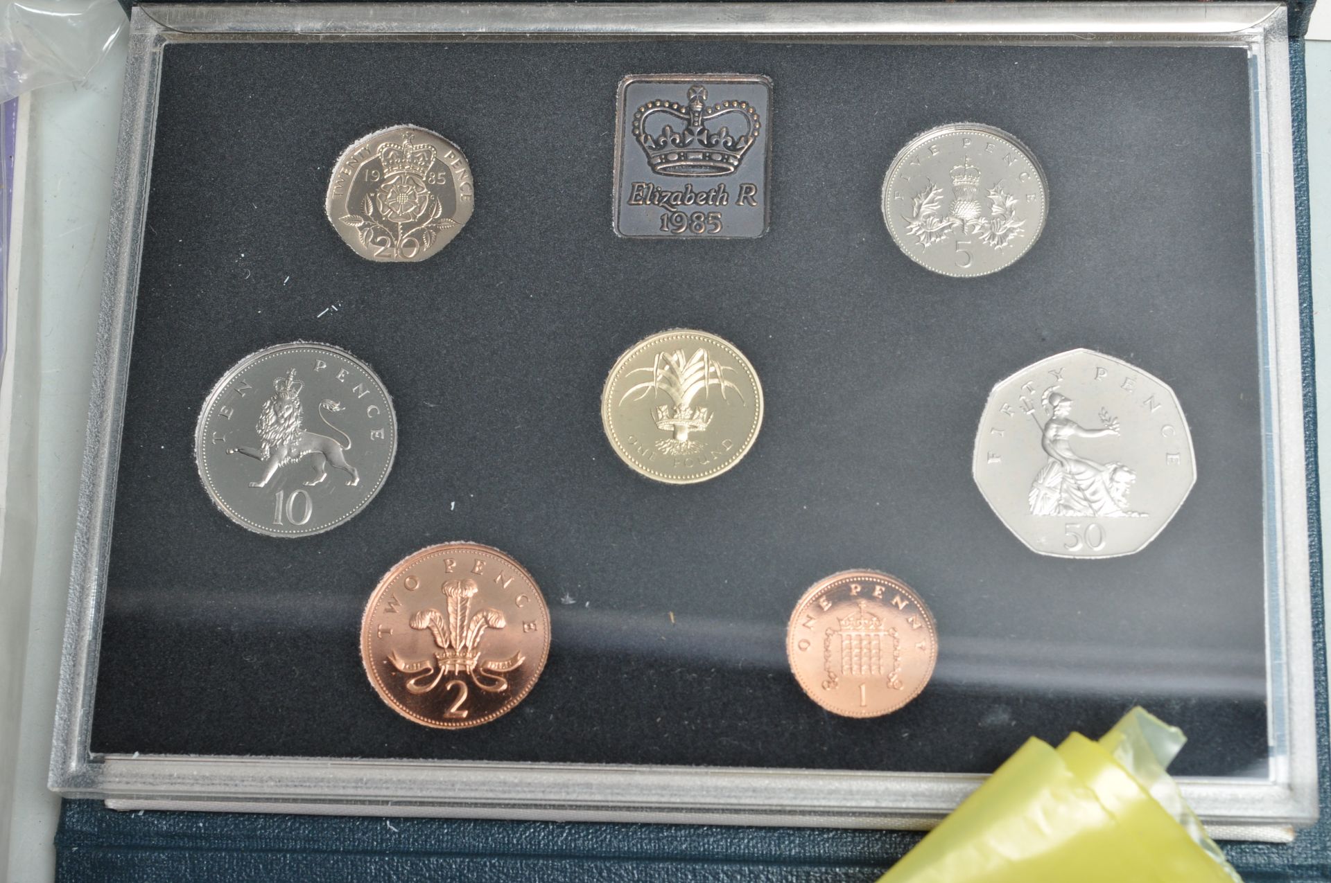 LARGE COLLECTION OF ROYAL MINT PROOF COINS - Bild 4 aus 9