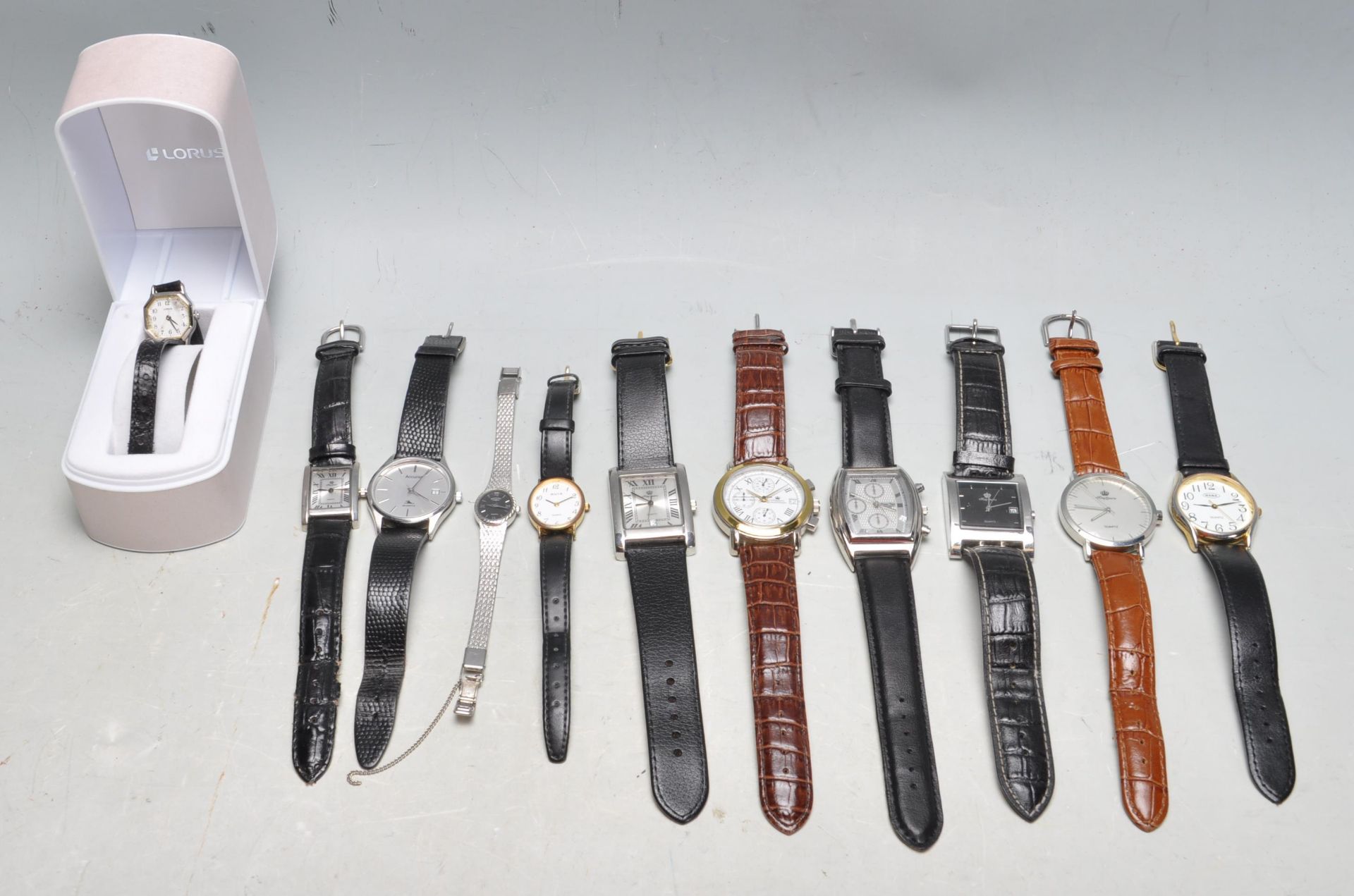 LARGE COLLECTION OF VINTAGE 20TH CENTURY QUARTZ WRISTWATCHES