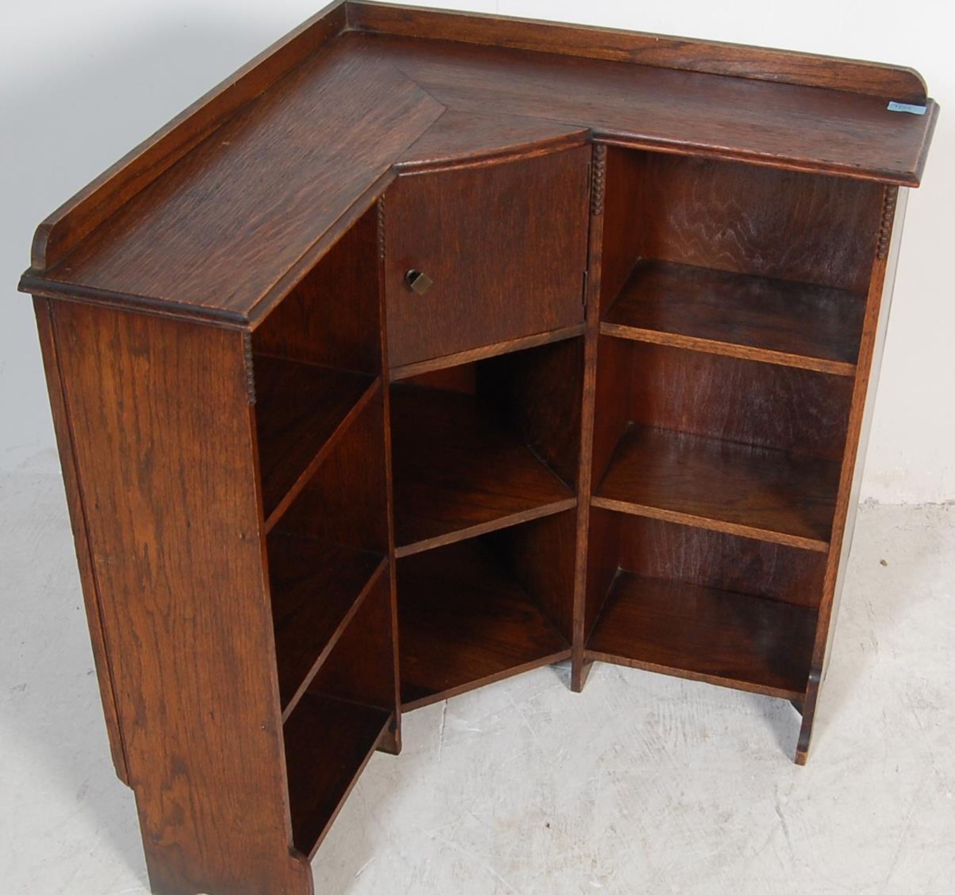 1930'S SOLID OAK CORNER BOOKCASE CABINET - SHELVES - Bild 2 aus 10