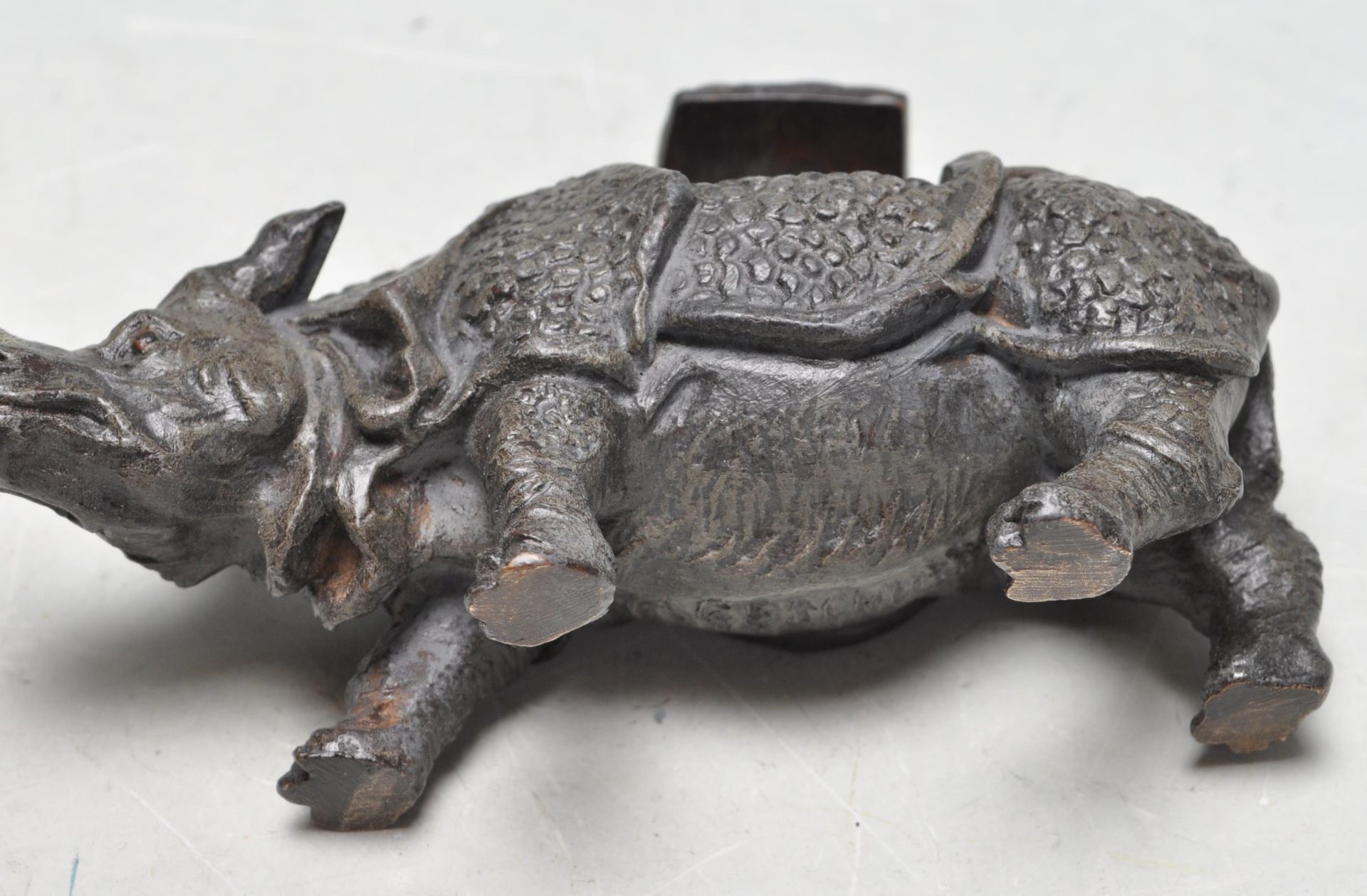 VINTAGE STYLE BRONZE INKWELL IN THE SHAPE OF A RHINOCEROS - Bild 3 aus 6