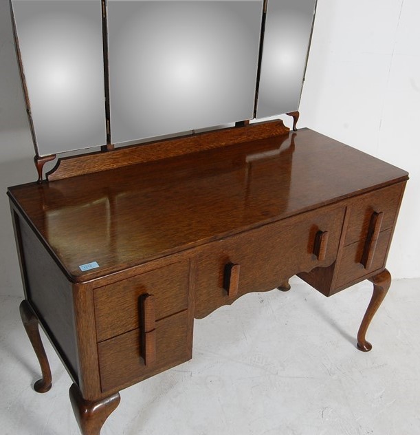 1930’S QUEEN ANNE STYLE OAK DRESSING TABLE - Image 2 of 6