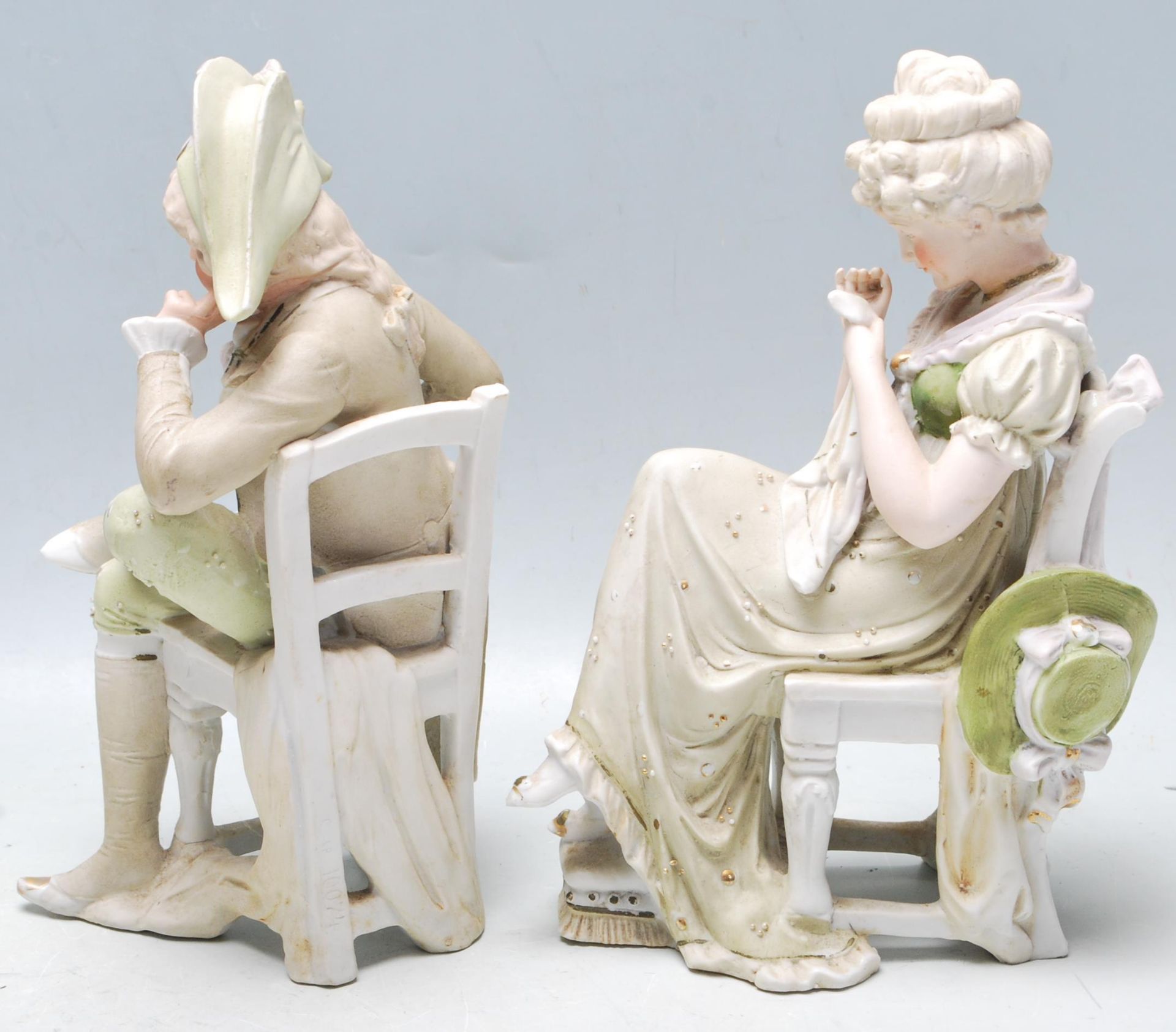 PAIR OF 20TH CENTURY BISQUE FIGURINES OF A COUPLE - Bild 2 aus 5