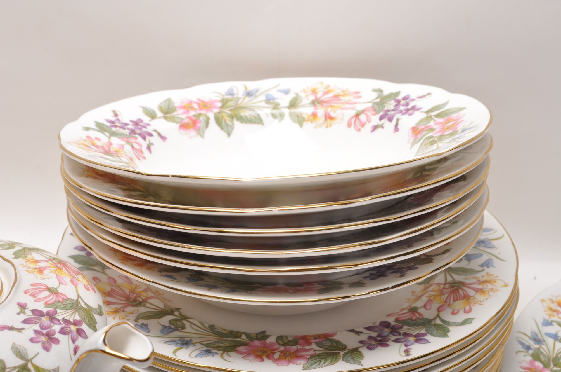 VINTAGE 20TH CENTURY PARAGON COUNTRY LANE PATTERN DINNER SET - Bild 15 aus 16