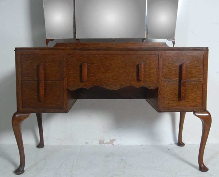 1930’S QUEEN ANNE STYLE OAK DRESSING TABLE - Image 6 of 6