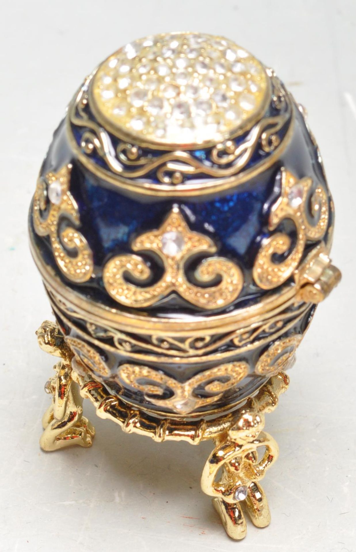 SIX VINTAGE ENAMEL EGGS IN THE MANNER OF FABERGE EGG - Bild 3 aus 10