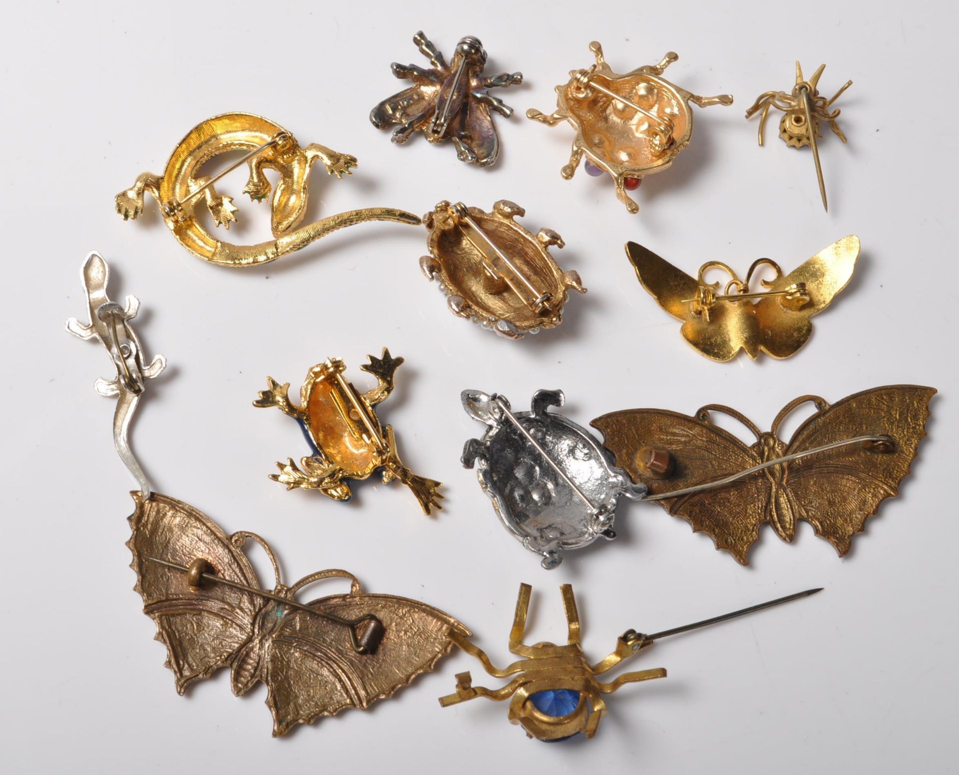 COLLECTION OF VINTAGE ANIMAL BROOCHES - Bild 8 aus 8