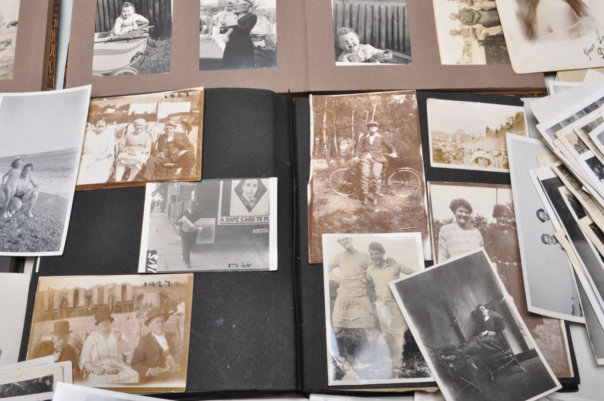 LARGE COLLECTION OF VINTAGE BLACK & WHITE FAMILY P - Bild 5 aus 22