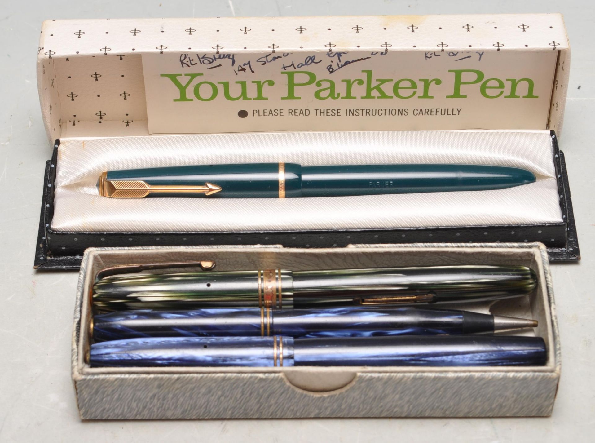 FOUR VINTAGE WATERMAN'S AND PARKER PENS