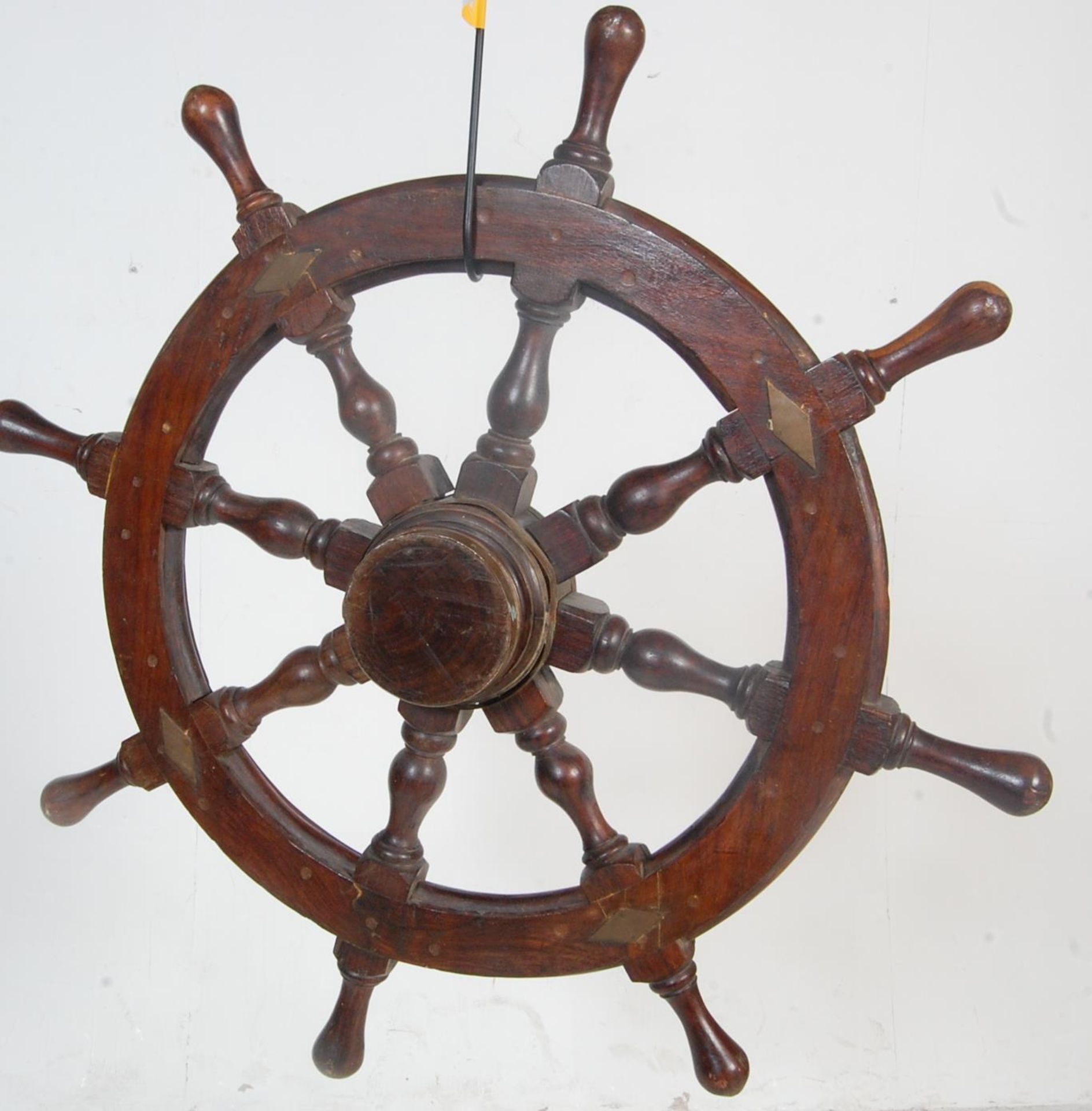 EARLY 20TH CENTURY BRASS AND MAHOGANY SHIPS WHEEL - Bild 5 aus 5