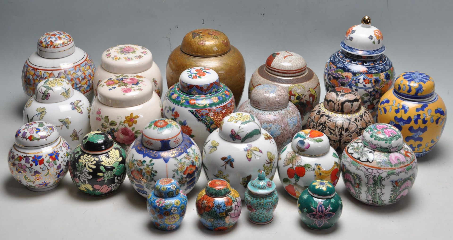 LARGE COLLECTION OF 20TH CENTURY CHINESE ORIENTAL GINGER JARS