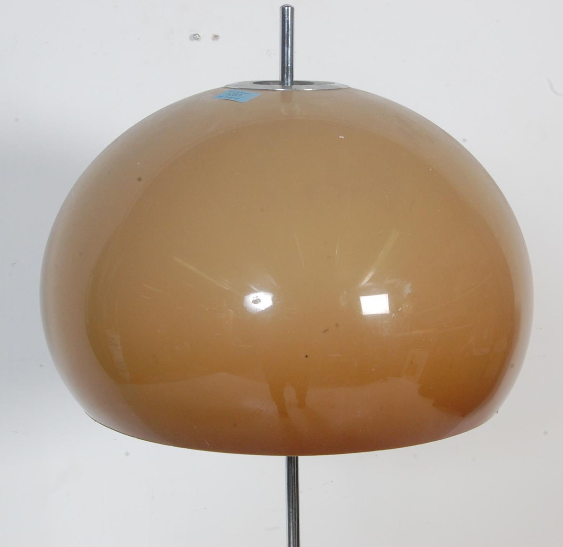 RETRO 1970S FLOOR LAMP - MANNER OF HARVEY GUZZINI. - Bild 2 aus 3