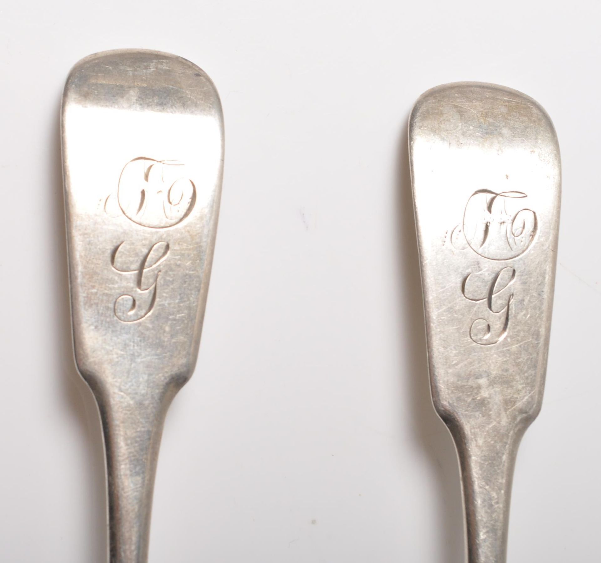 A PAIR OF ANTIQUE SCOTTISH GEORGIAN SPOONS - Bild 2 aus 5