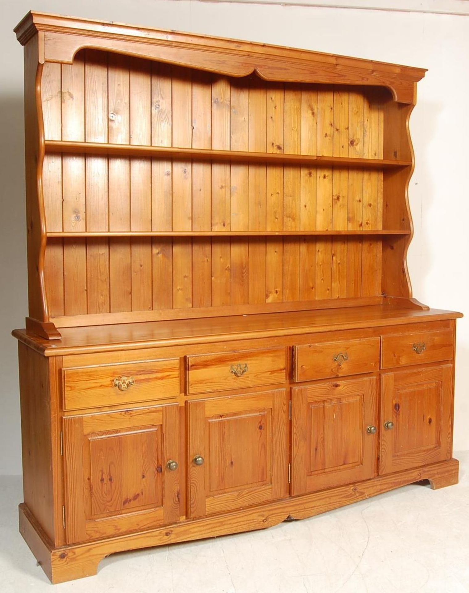 20TH CENTURY VICTORIAN STYLE PINE WELSH DRESSER