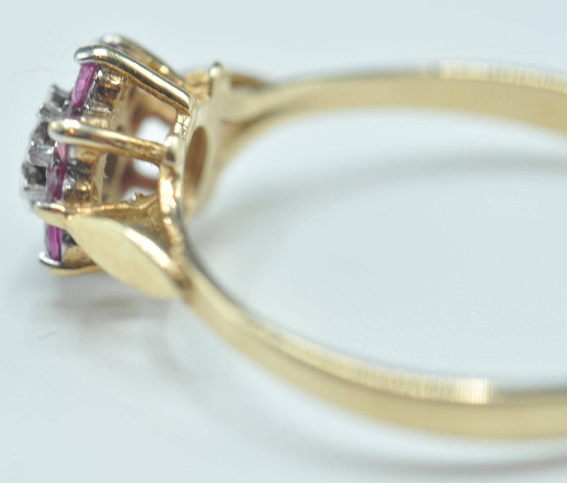 9CT GOLD GARNET & DIAMOND RING - Image 3 of 7