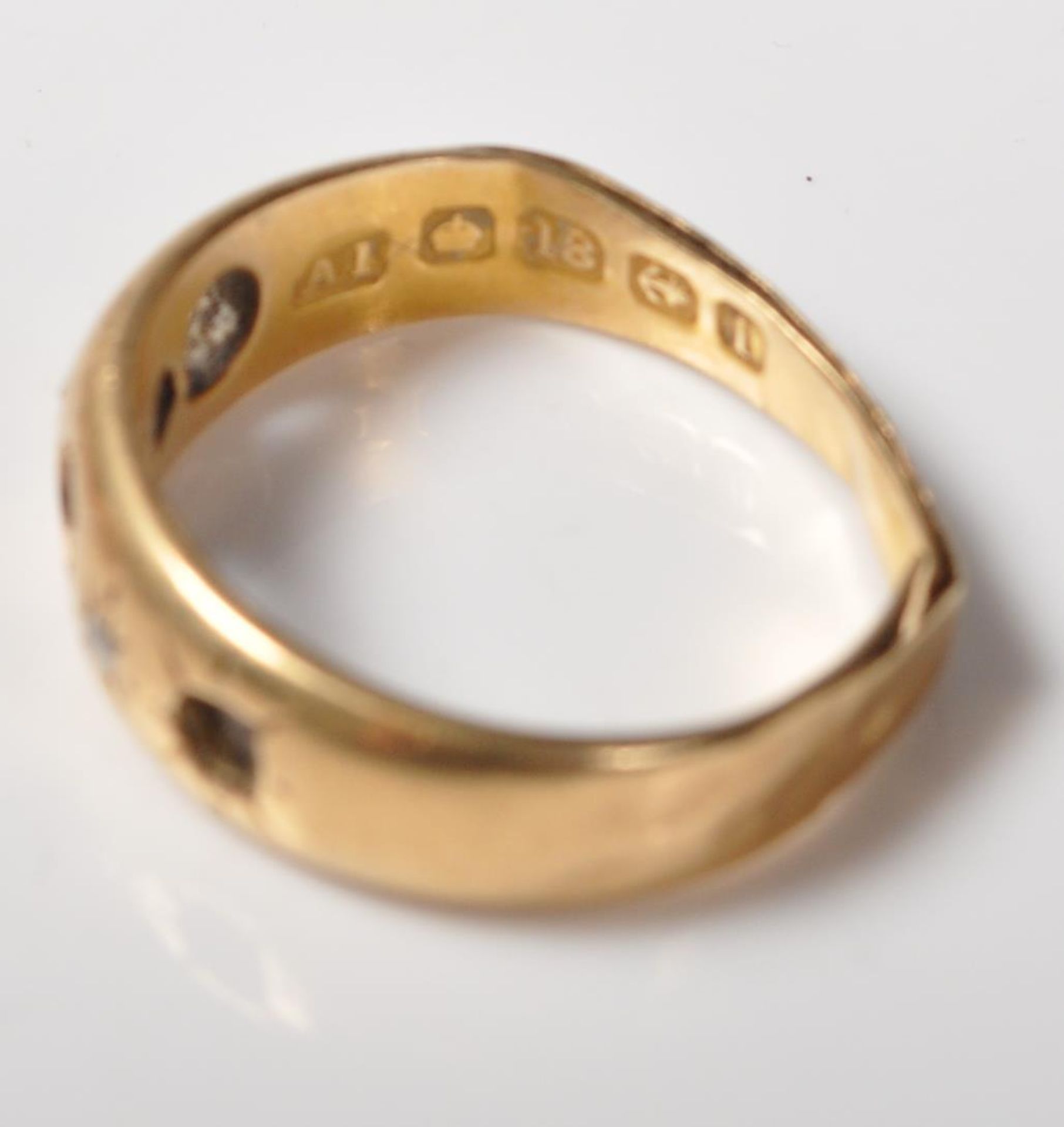 TWO ANTIQUE 18CT & 9CT GOLD RINGS - Bild 4 aus 5