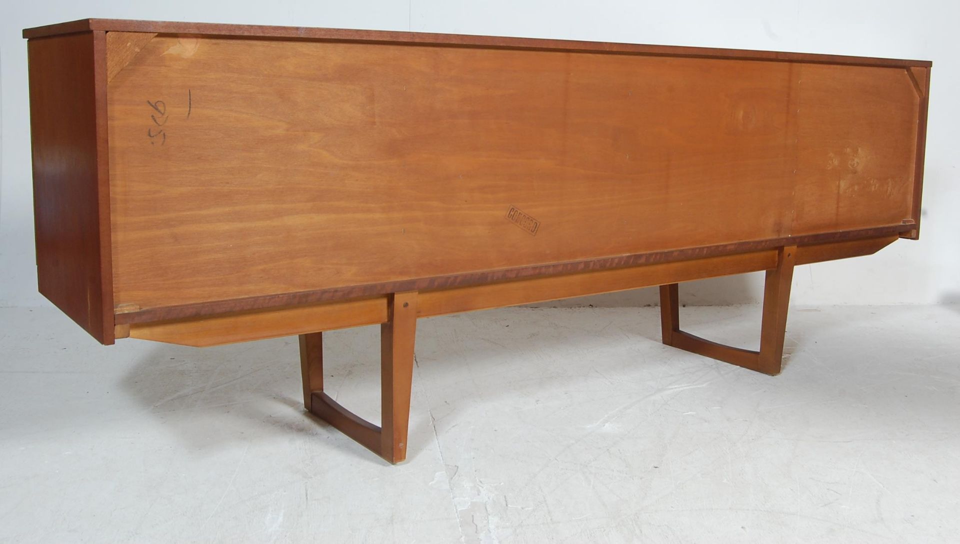 LARGE RETRO VINTAGE 1970S TEAK SIDEBOARD CREDENZA - Bild 4 aus 9