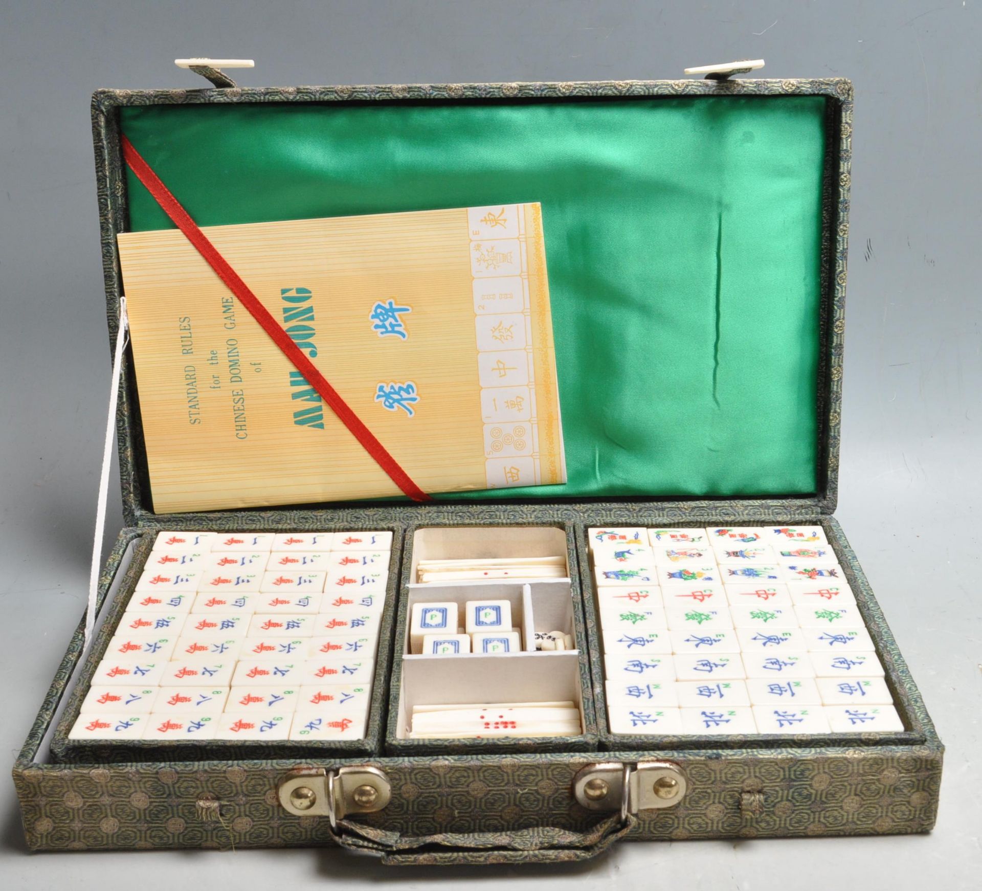 VINTAGE RETRO 20TH CENTURY CHINESE ORIENTAL MAH JONGG GAME SET