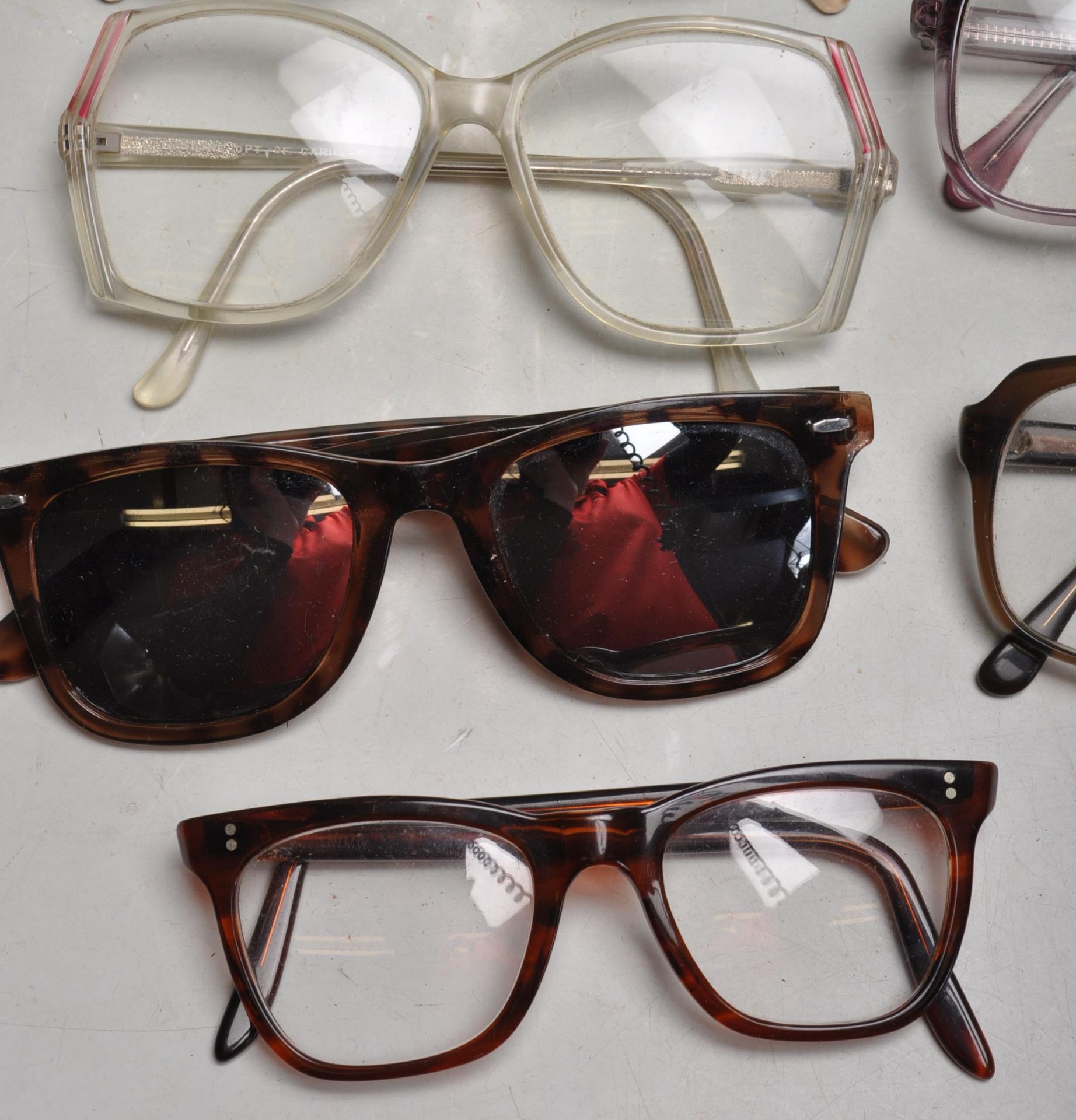 COLLECTION OF RETRO VINTAGE 1960S WOMENS SUNGLASSES. - Bild 3 aus 13