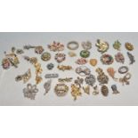 COLLECTION OF VINTAGE 20TH CENTURY COSTUME JEWELLERY