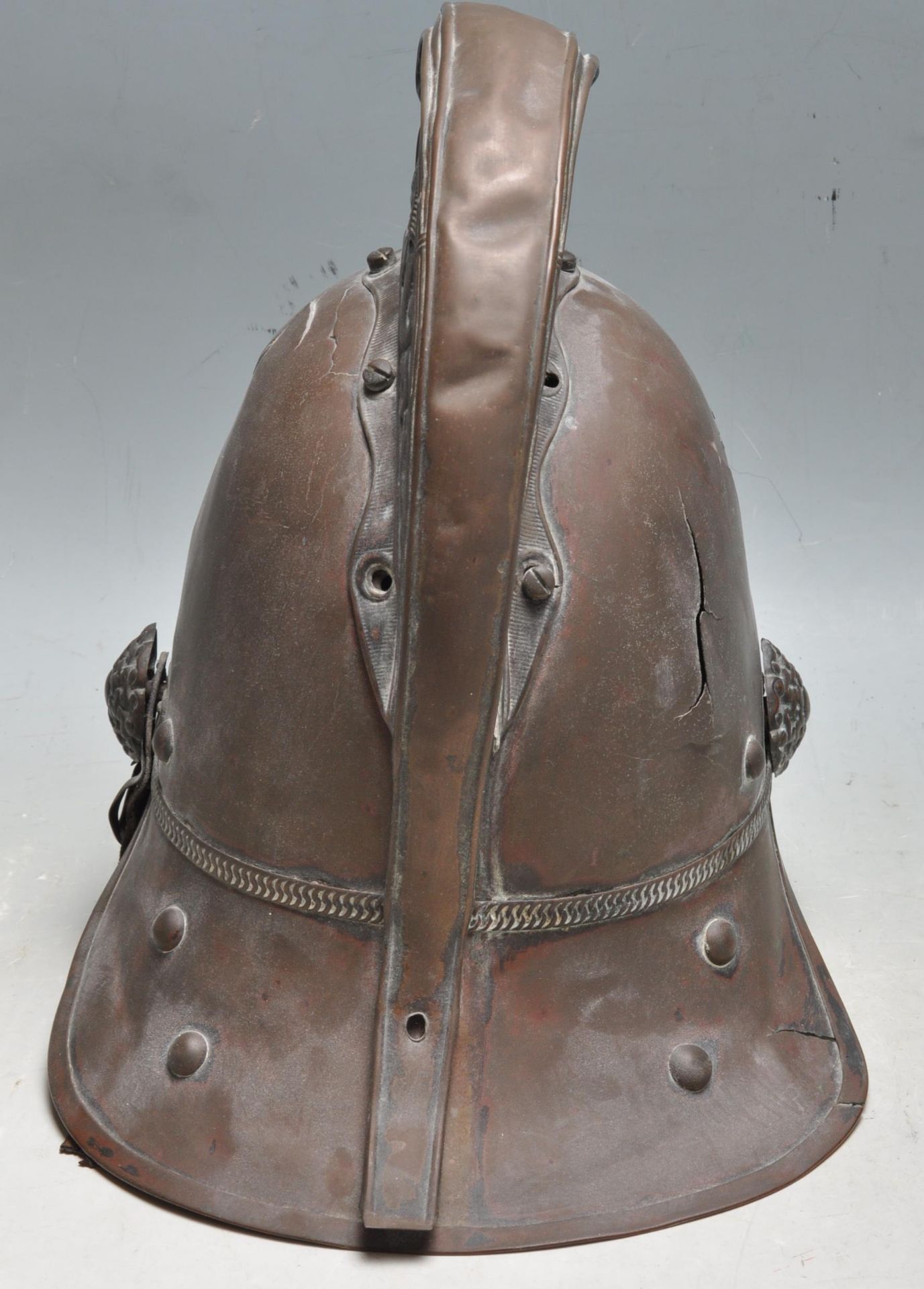 ANTIQUE LATE 19TH CENTURY MERRYWEATHER FIREMAN'S HELMET - Bild 4 aus 6