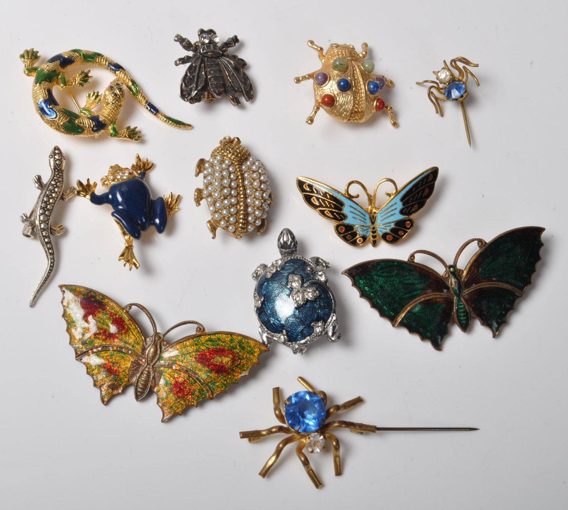 COLLECTION OF VINTAGE ANIMAL BROOCHES