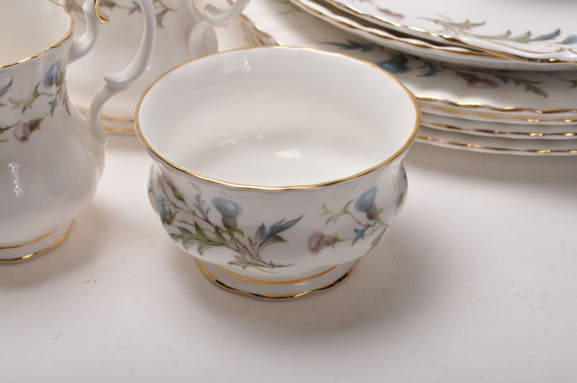 LARGE ROYAL ALBERT BRIGADOON DINING SERVICE - Bild 4 aus 19