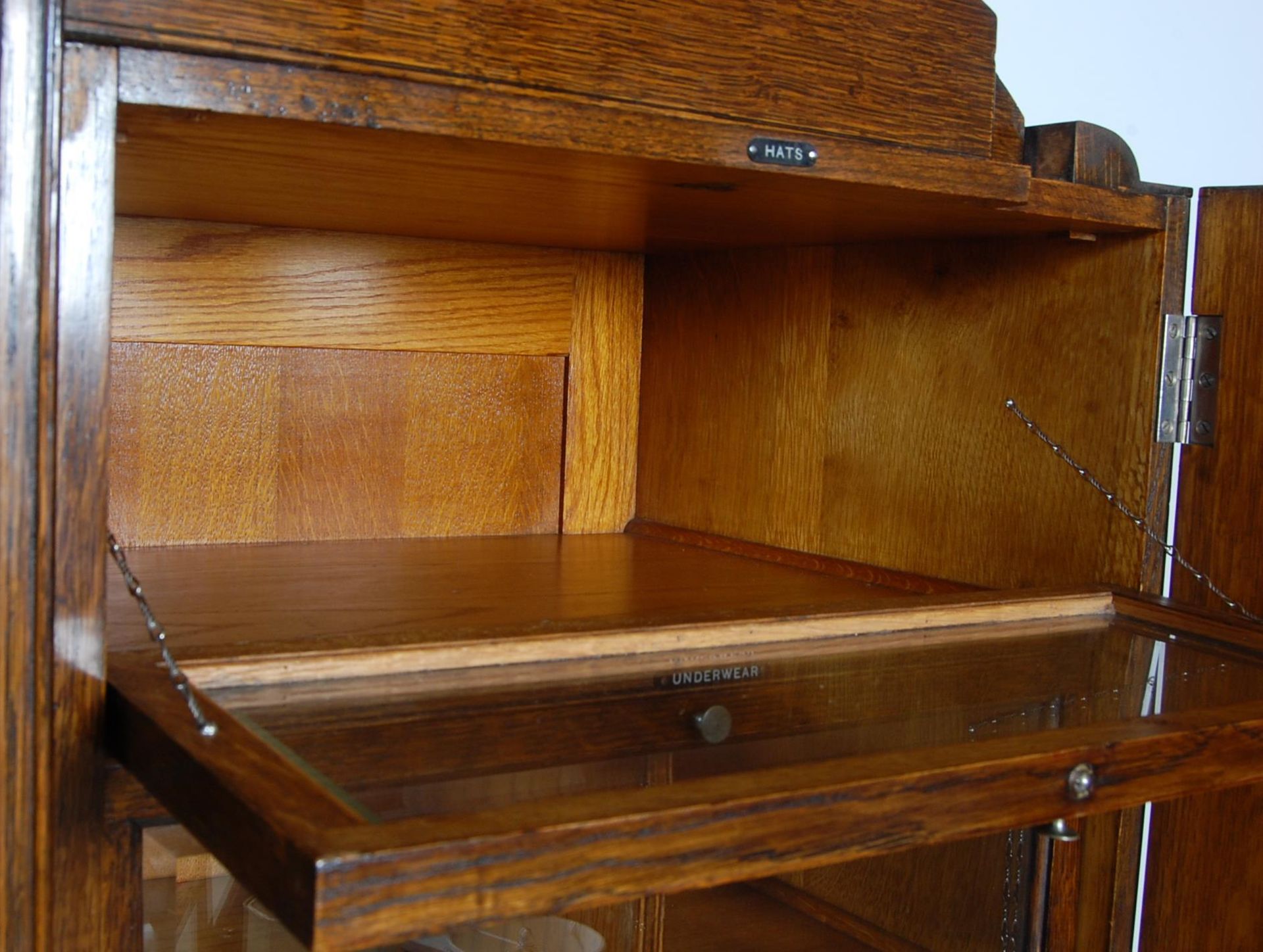 EARLY 20TH CENTURY DARK OAK FITTED DOUBLE WARDROBE - Bild 16 aus 22