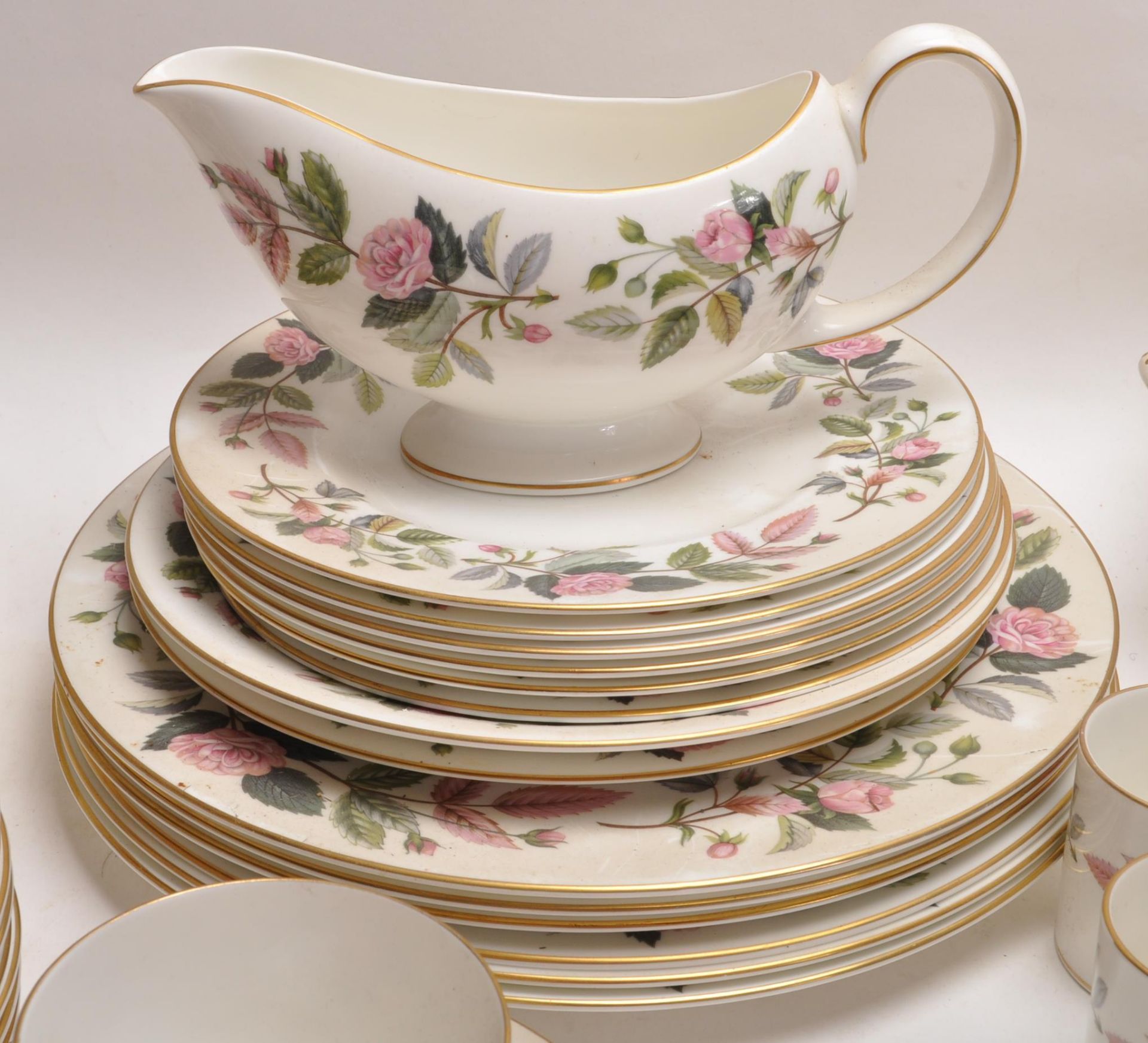 LARGE 20TH CENTURY WEDGEWOOD HATHAWAY ROSE TEA / DINNER SERVICE - Bild 12 aus 19