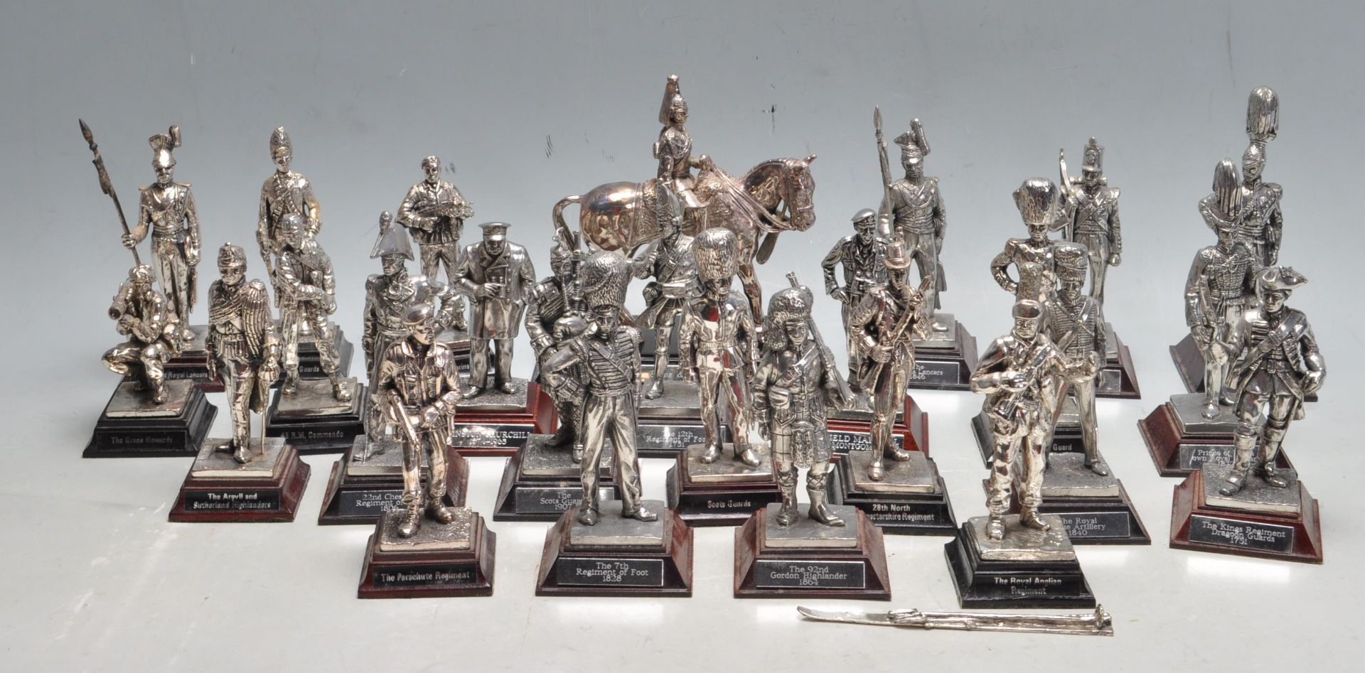 LARGE QUANTITY OF ROYAL HAMPSHIRE ART FOUDRY MILITARY FIGURINES