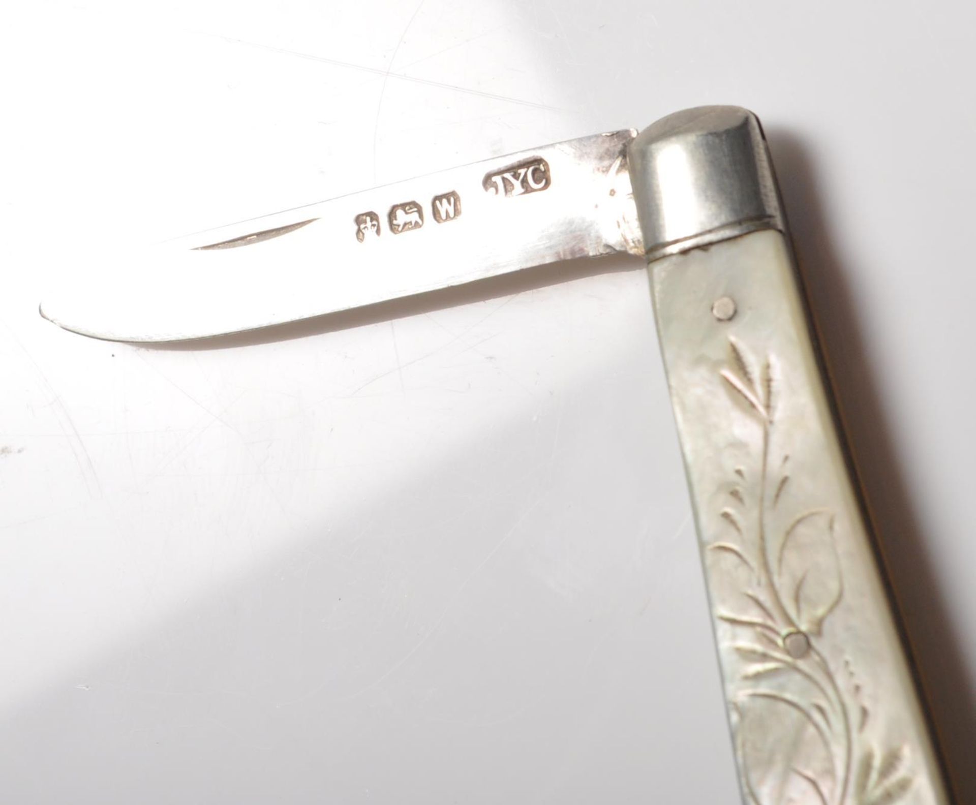 TWO HALLMARKED STERLING SILVER PENKNIVES AND TWO HALLMARKED STERLING SILVER PENCILS. - Image 8 of 8