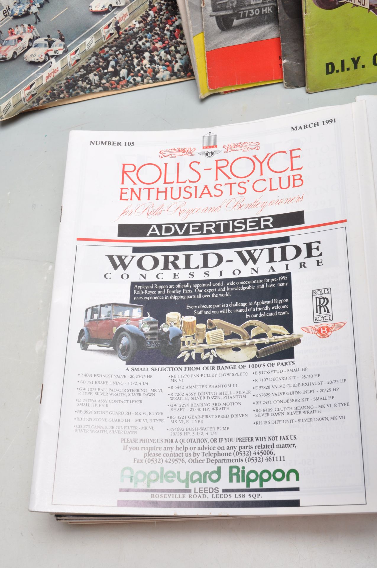 GROUP OF VINTAGE ROLLS ROYCE AND AUTOMOBILIA RELATED MAGAZINES - Bild 3 aus 11