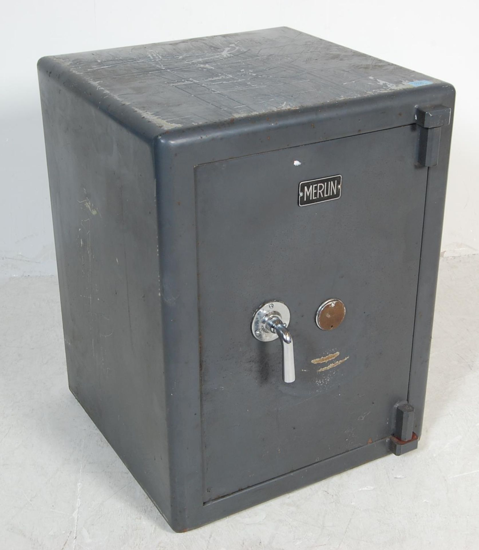 MID CENTURY INDUSTRIAL MERLIN CAST IRON SAFE - Bild 2 aus 10