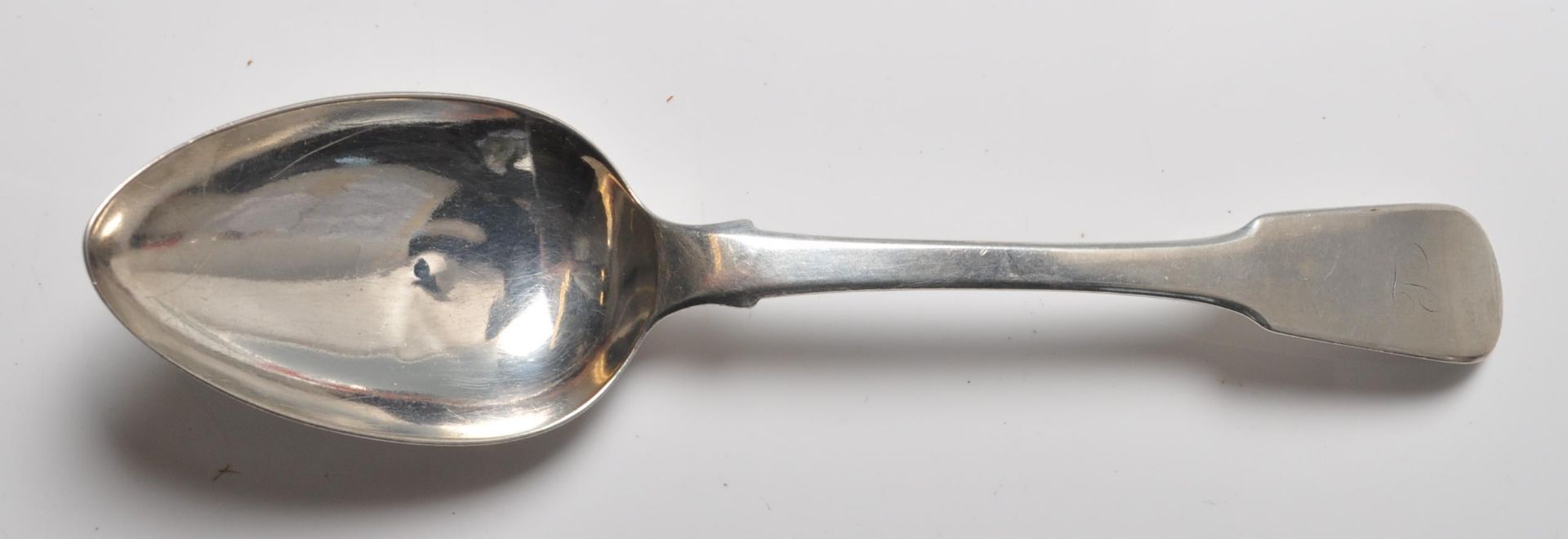 FOUR GEORGIAN / VICTORIAN SILVER SERVING SPOONS - Bild 8 aus 9