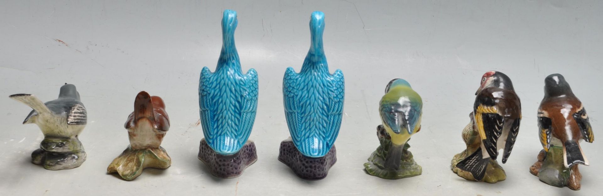 TWO EARLY 20TH CENTURY CHINESE PORCELAIN TURQUOISE DUCKS AND FIVE BESWICK BIRD FIGURINES - Bild 3 aus 10