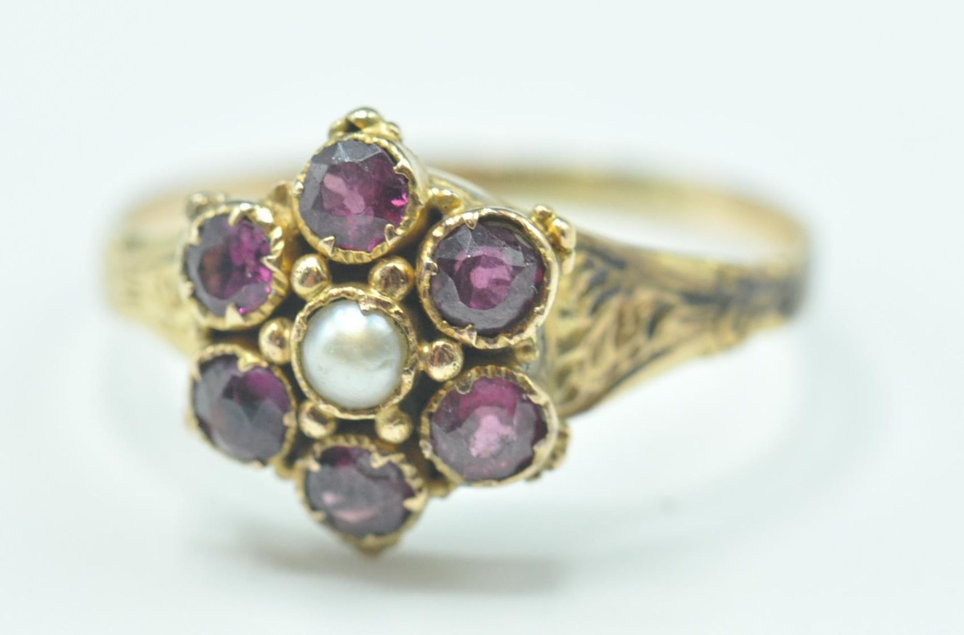 VICTORIAN GARNET AND PEARL RING - Bild 2 aus 6