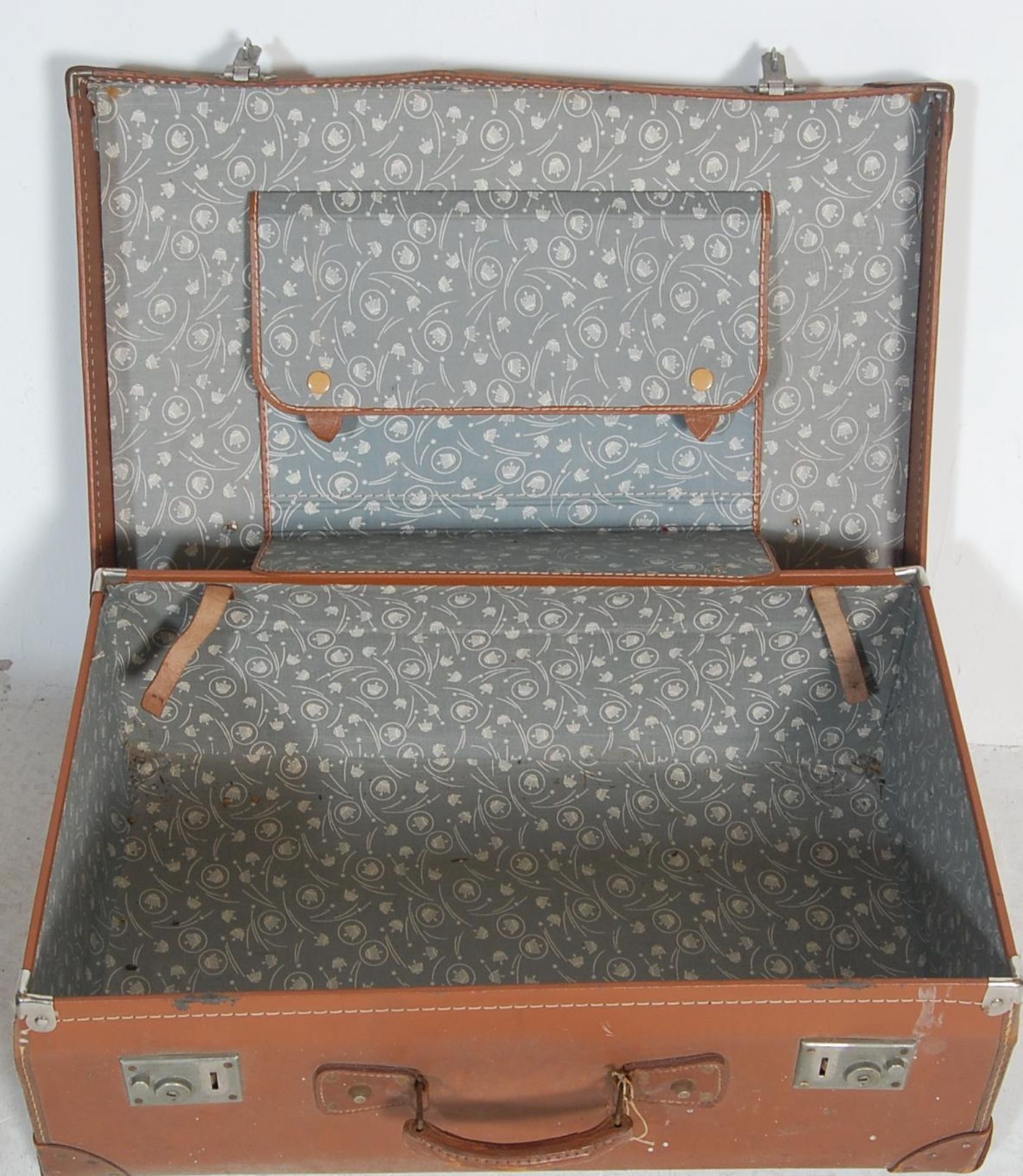 1930’S AND LATER SUITCASES AND TRAVEL TRUNKS - Image 7 of 9