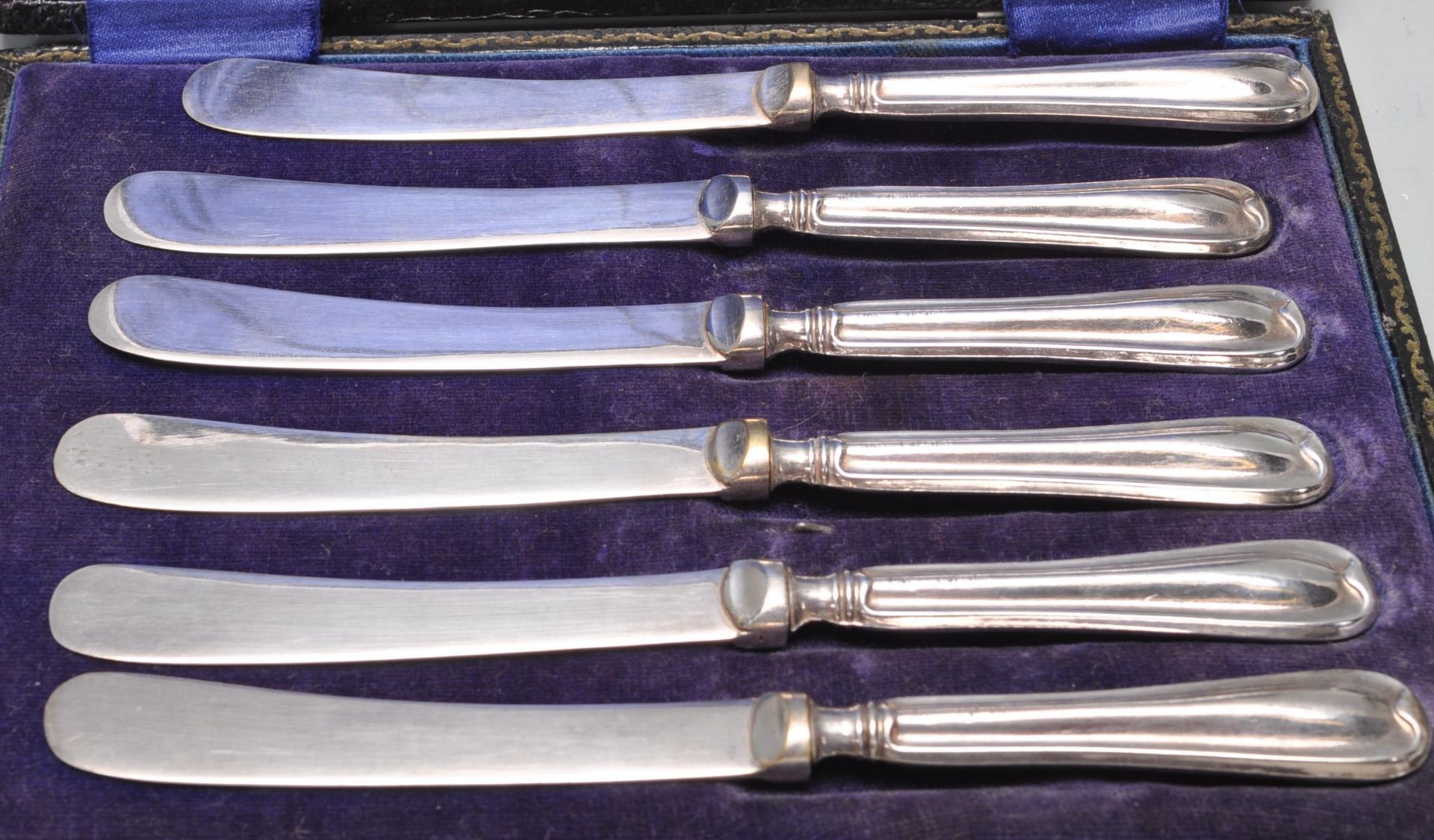 SIX 1925 SILVER HALLMARKED KNIVES AND A 1915 SILVER HALLMARKED NAPKIN RING - Bild 2 aus 5