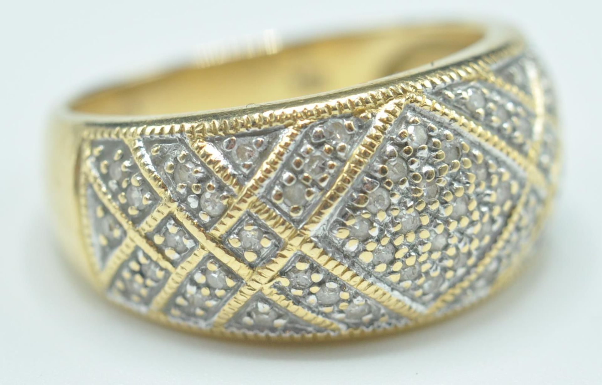 18CT GOLD AND DIAMOND DOME RING