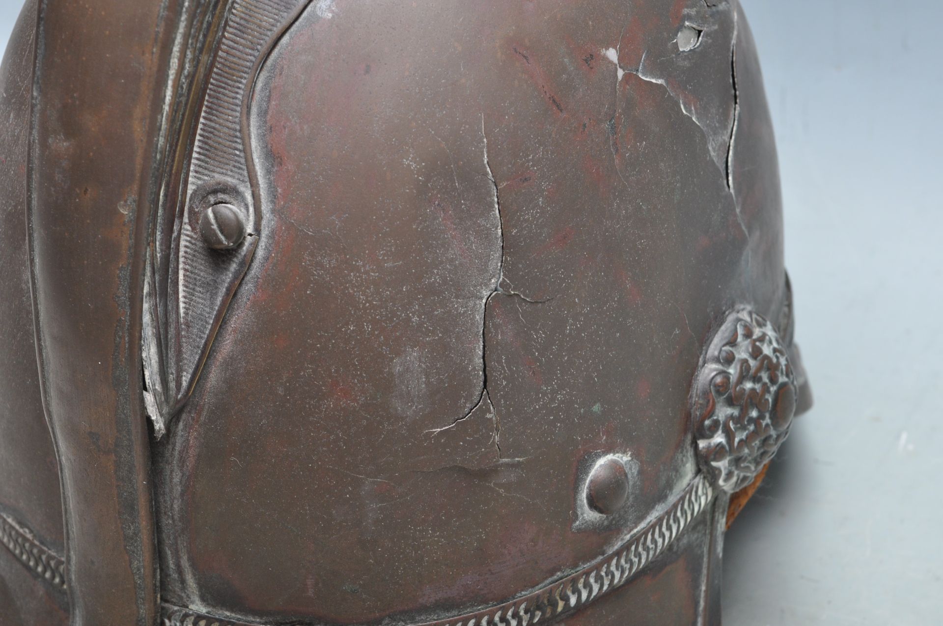 ANTIQUE LATE 19TH CENTURY MERRYWEATHER FIREMAN'S HELMET - Bild 5 aus 6