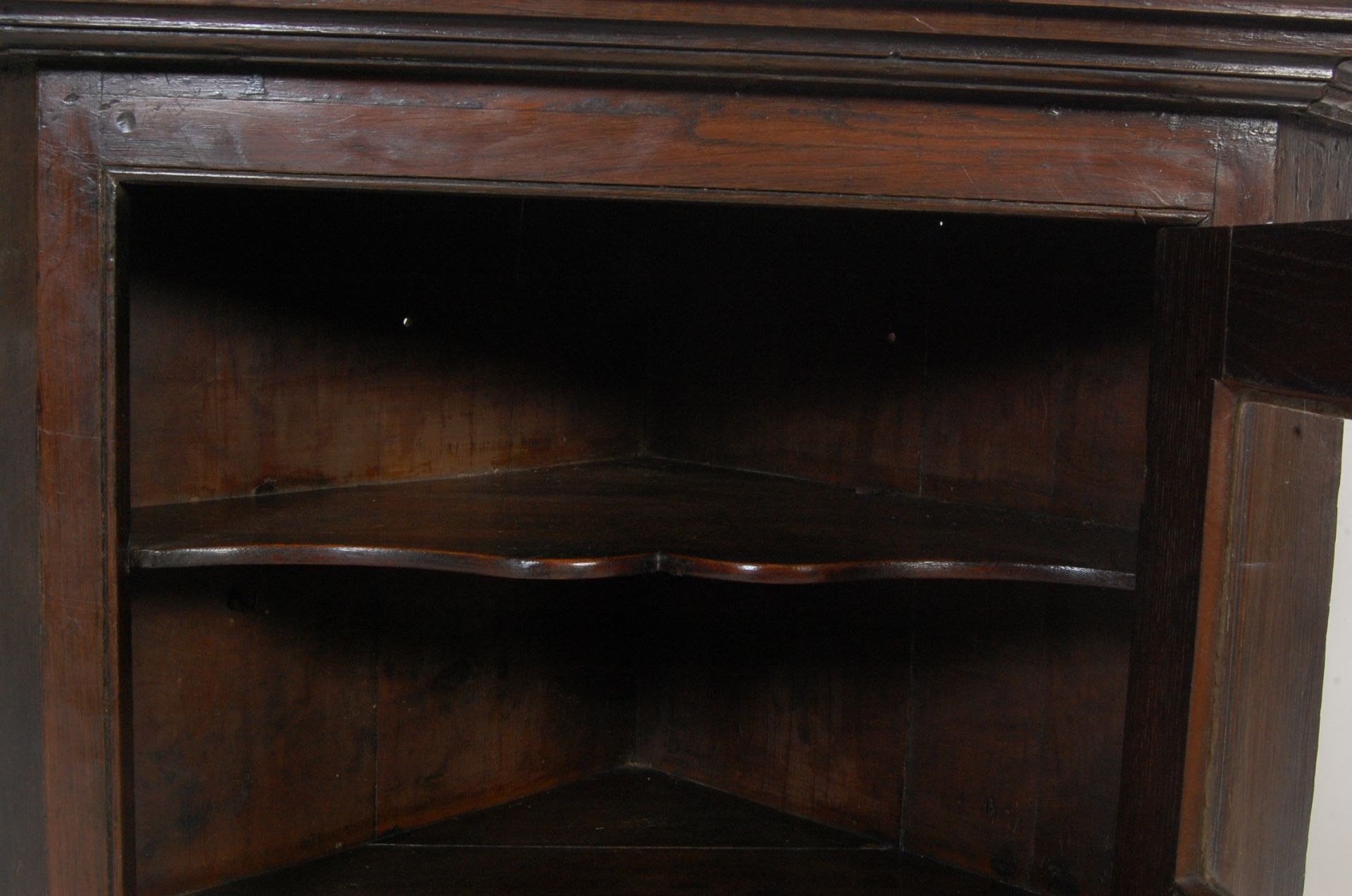 GEORGE III 19TH CENTURY GLAZED OAK CORNER CUPBOARD - Bild 5 aus 8