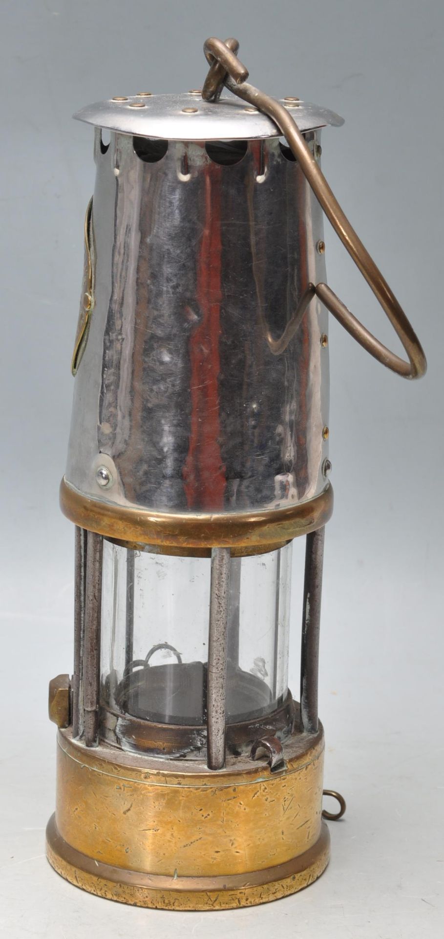 EARLY 20TH CENTURY BRASS AND METAL MINERS LAMP - Bild 4 aus 5
