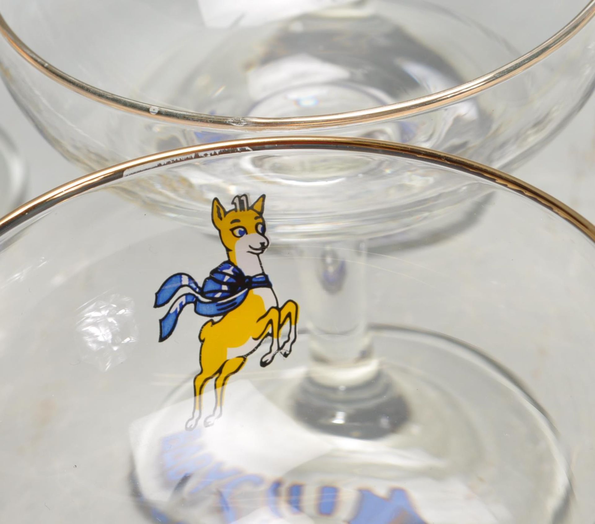 SEVEN RETRO 20TH CENTURY BABYCHAM GLASSES, LARGE ASHTRAY AND PLASTIC FIGURINE - Bild 8 aus 9