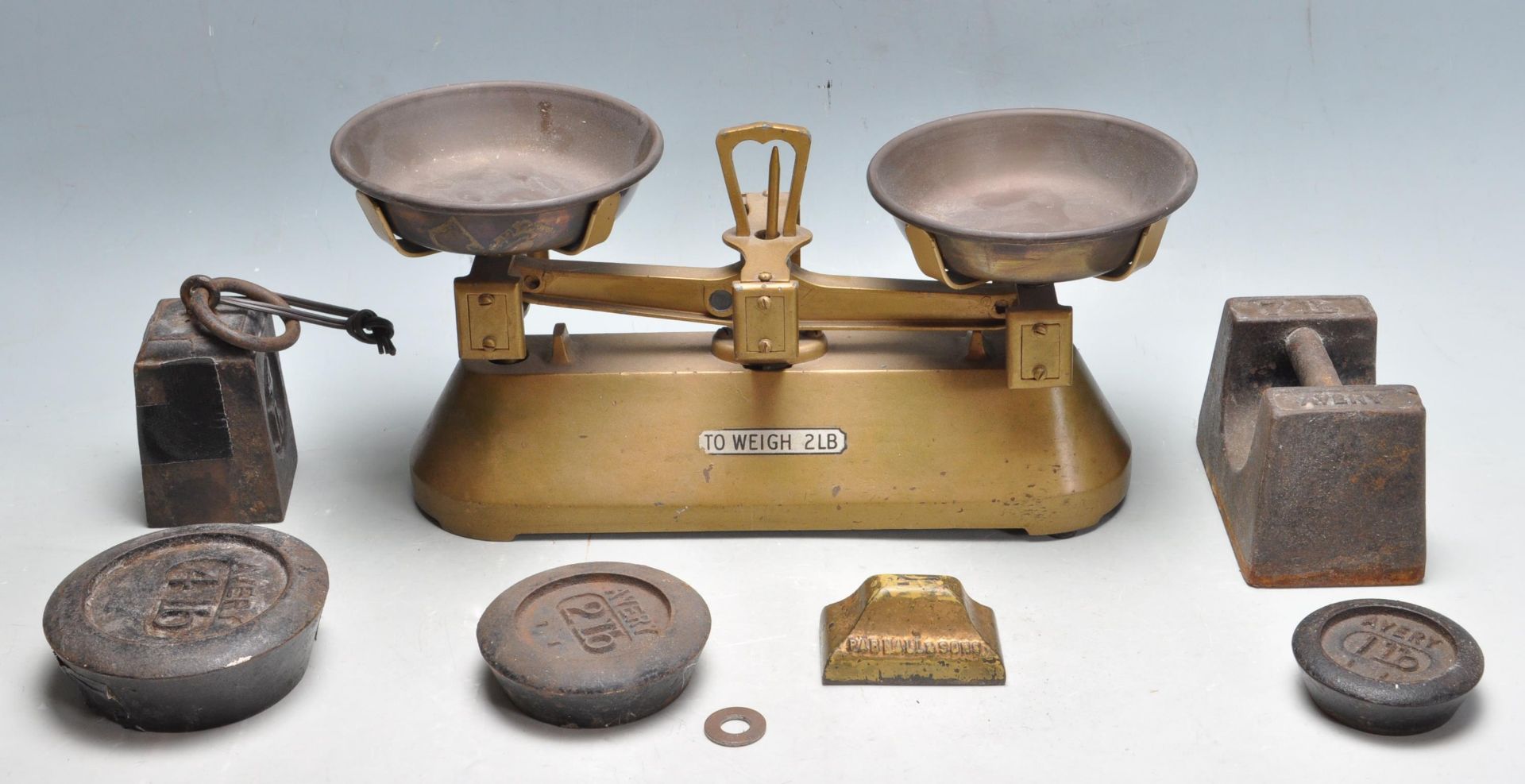 SET OF VINTAGE AVERYS & PARNALL & SONS SCALES AND WEIGHTS