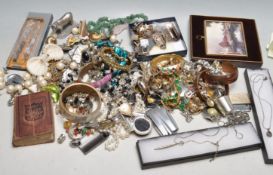 COLLECTION OF VINTAGE COSTUME JEWELLERY