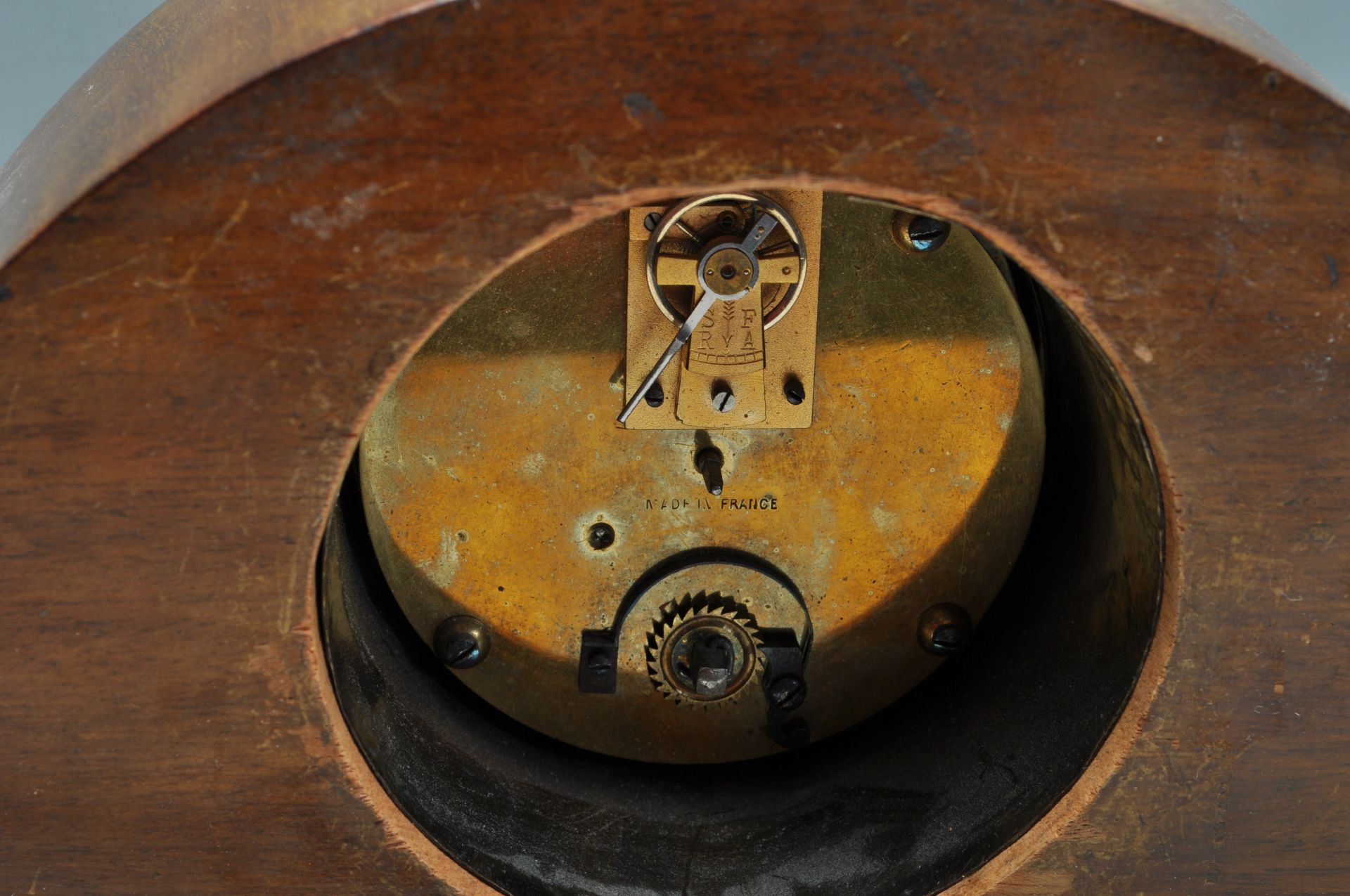 EDWARDIAN MAHOGANY INLAID DOME TOP MANTLE CLOCK - Bild 8 aus 8