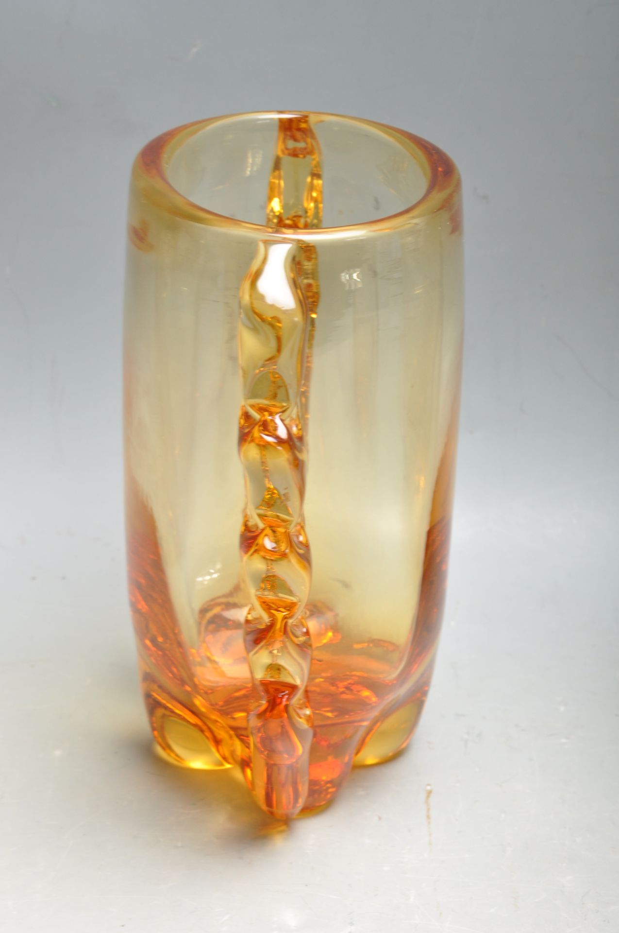 WILLIAM WILSON - WHITEFRIARS - COLLECTION OF FIVE ASSORTED AMBER STUDIO ART GLASS - Bild 6 aus 8