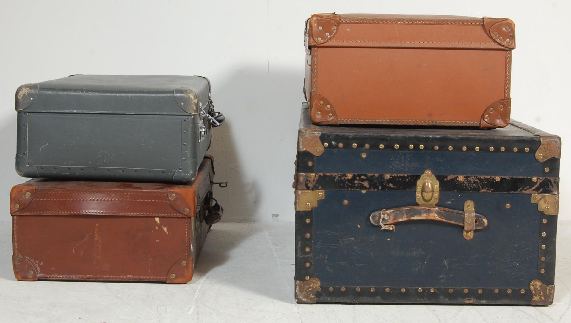 1930’S AND LATER SUITCASES AND TRAVEL TRUNKS - Bild 2 aus 9