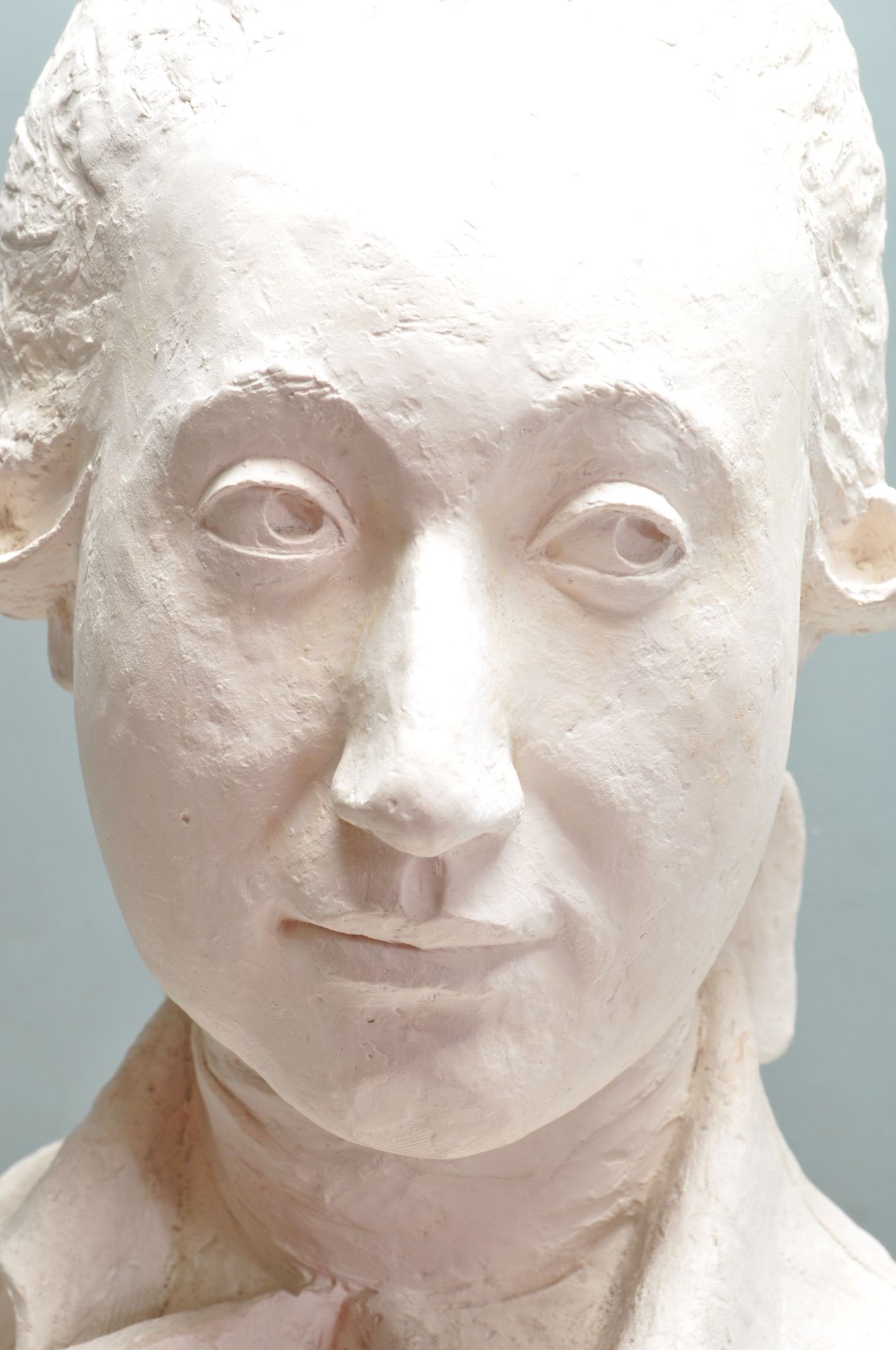 LARGE PLASTER 20TH CENTURY BUST STUDY BY KEN HUGHES - Bild 2 aus 8