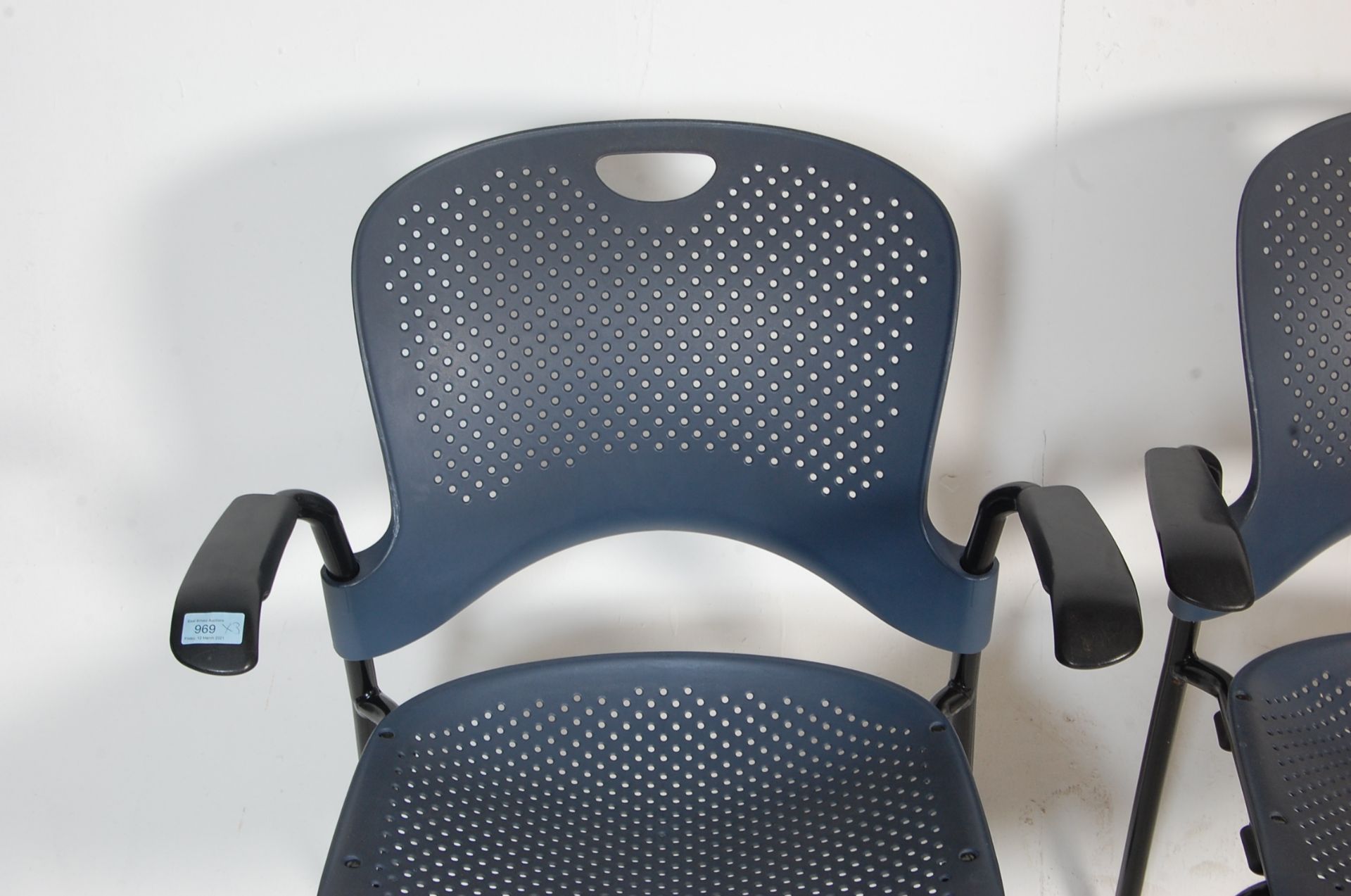 THREE VINTAGE RETRO HERMAN MILLER OFFICE CHAIRS - Bild 4 aus 10