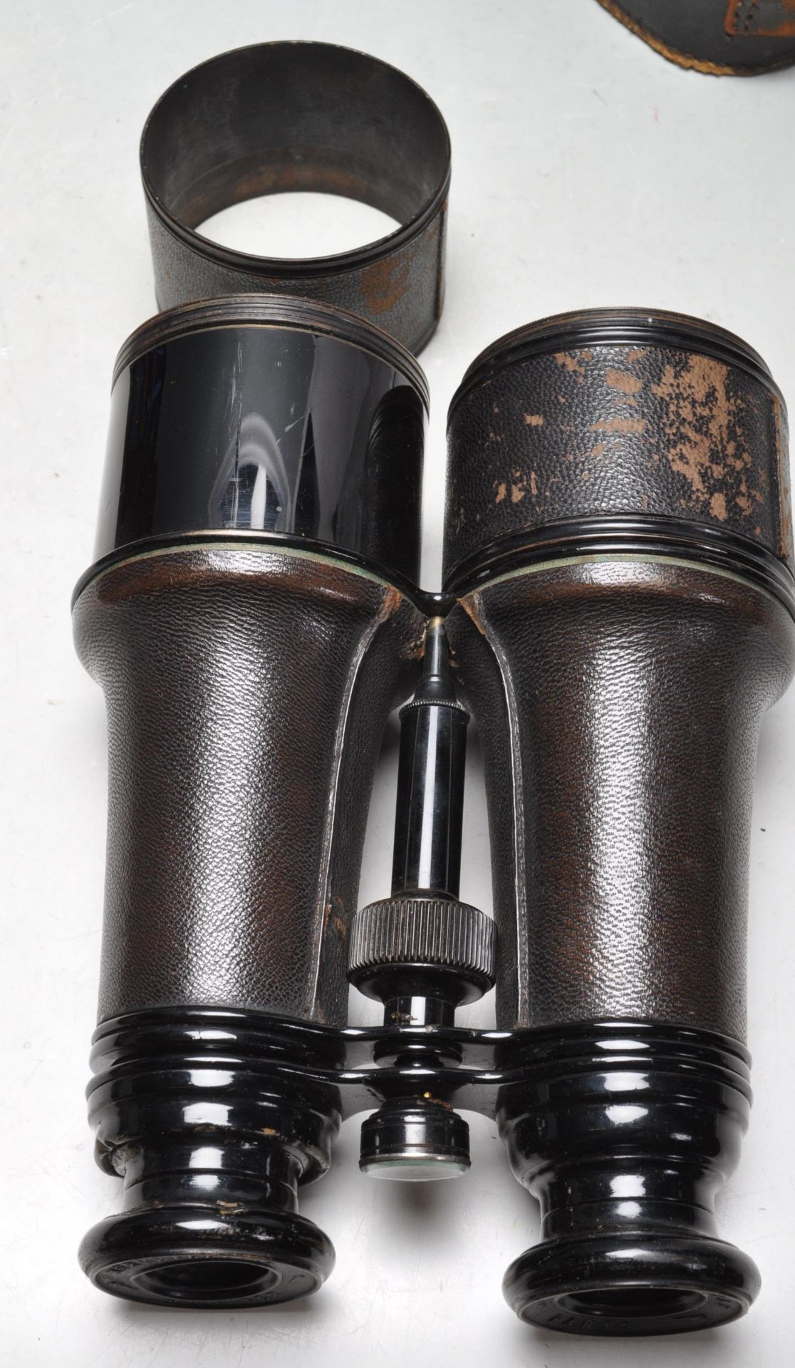 GROUP OF FOUR 19TH AND 20TH CENTURY BINOCULARS - Bild 9 aus 10